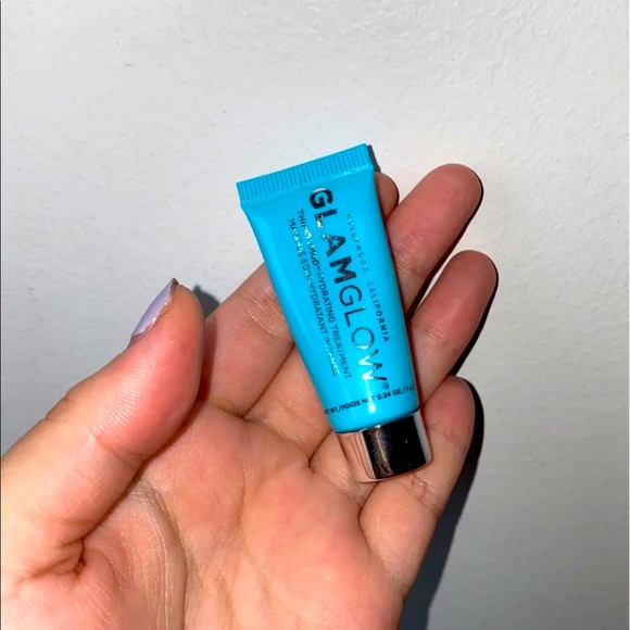 Brand New Glam Glow Face Masks - Picture 2 of 3